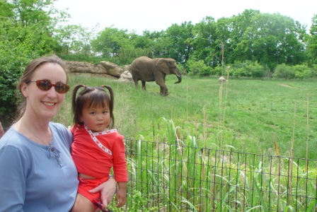 Kasen, Mommy and the elephant